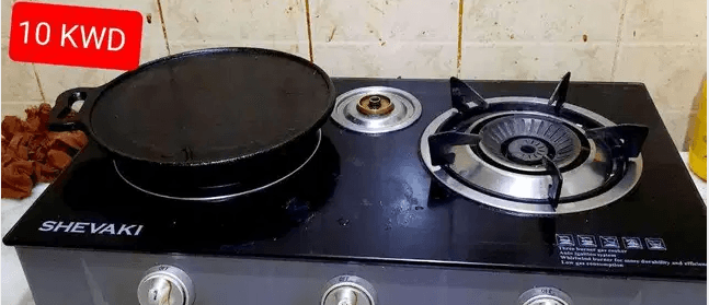 Gas stove and gas cylinder